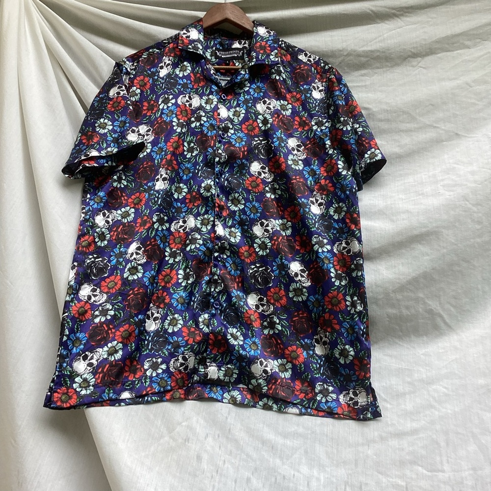 Fresh Prints by Drill clothing co Vibrant Floral Skull Print Shirt, size large